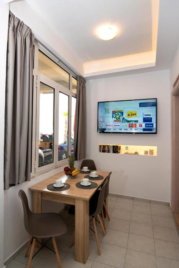 Salty Alley Seaside Apartment Rethymno  Екстер'єр фото